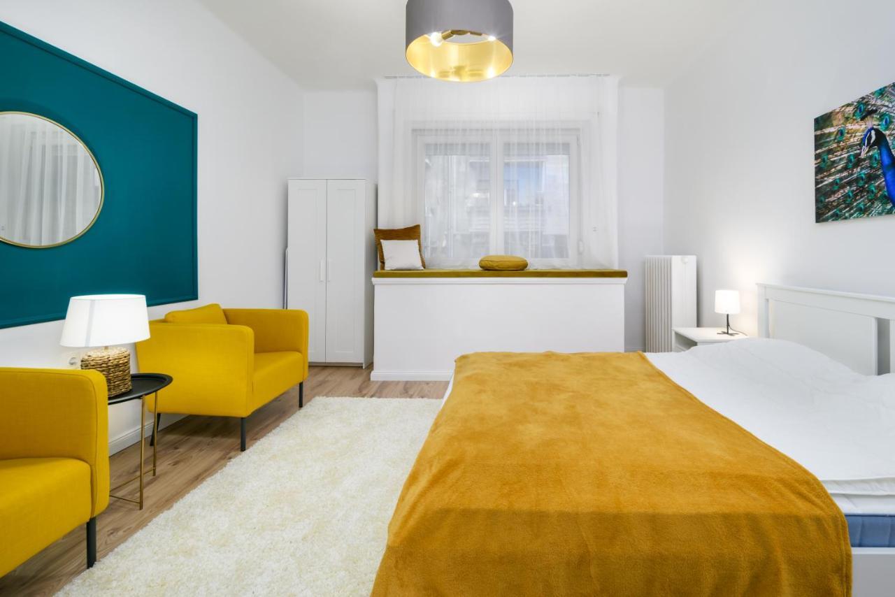 Stylish Spot By The River Danube — Fotók 2